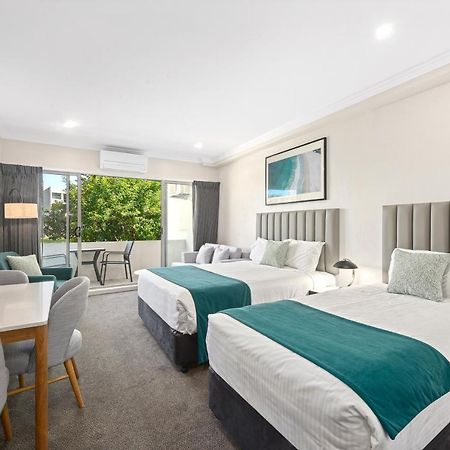 Palm Court Motor Inn Порт-Маккуори Экстерьер фото