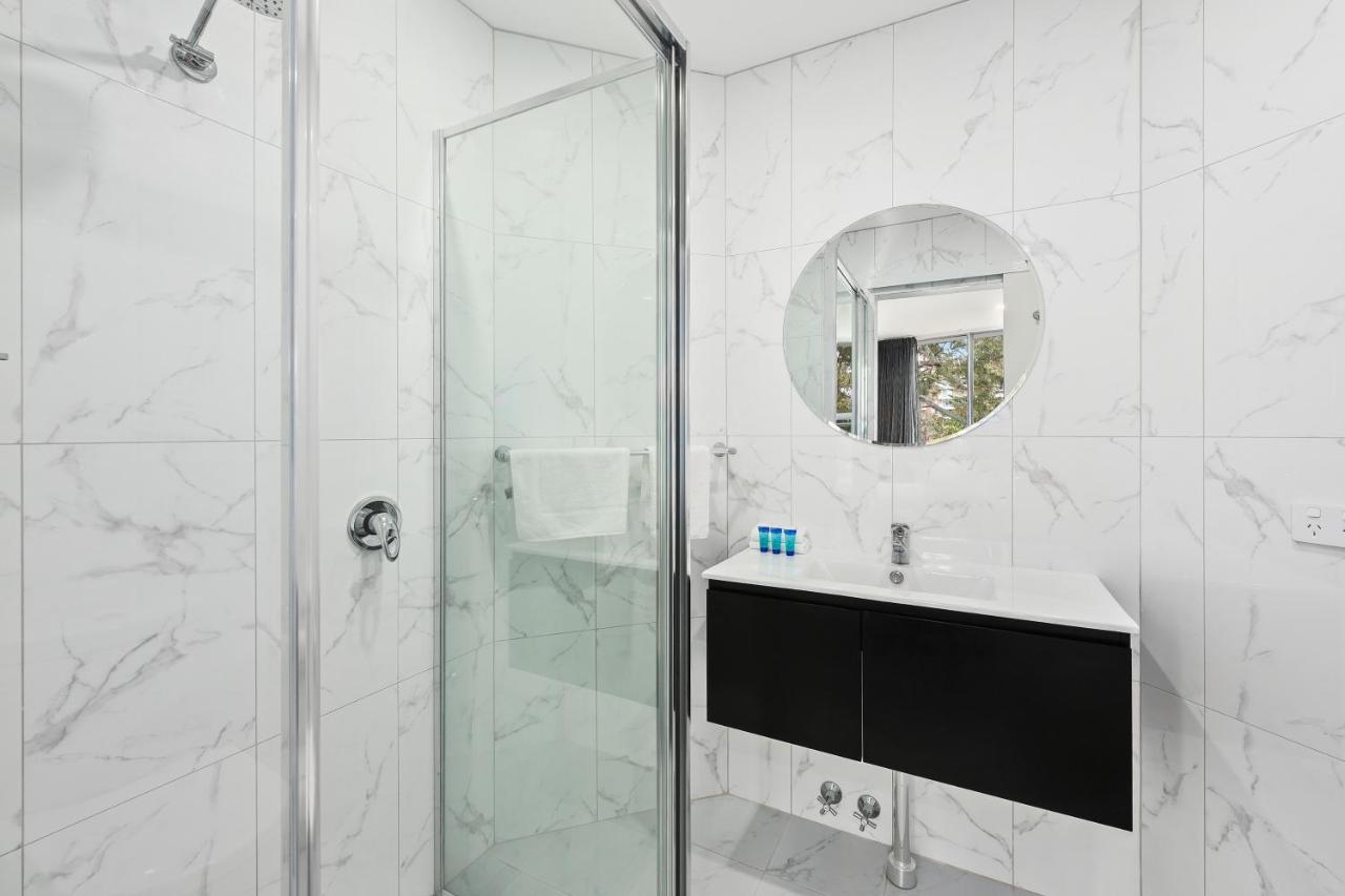 Palm Court Motor Inn Порт-Маккуори Экстерьер фото