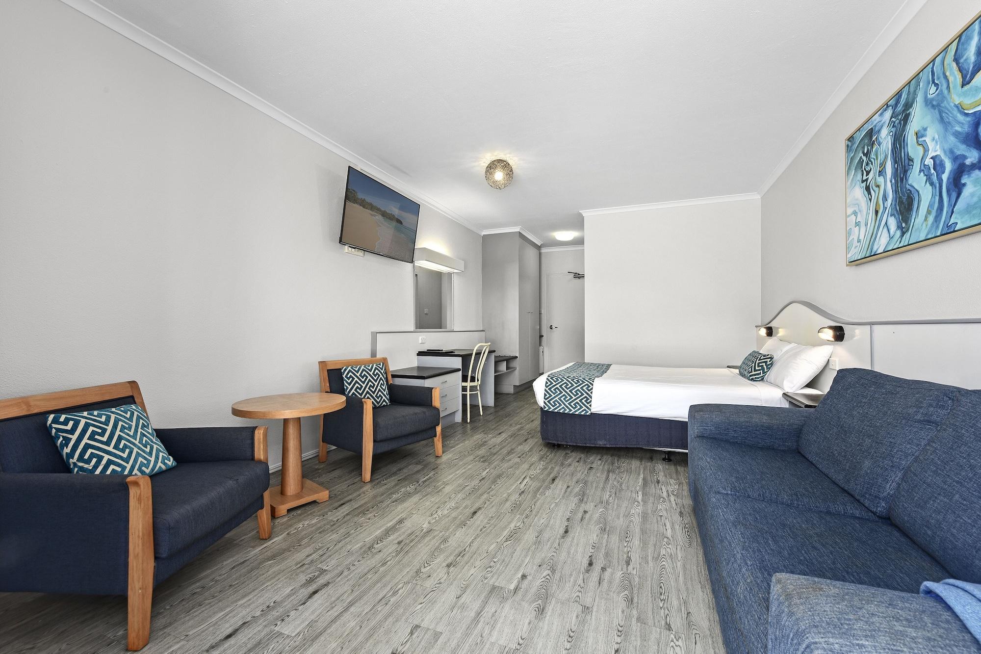 Palm Court Motor Inn Порт-Маккуори Экстерьер фото