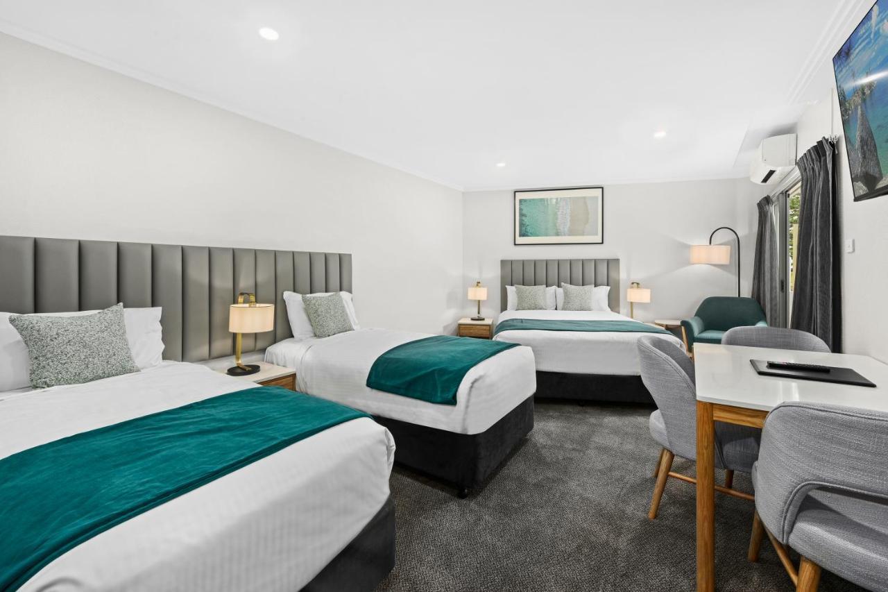 Palm Court Motor Inn Порт-Маккуори Экстерьер фото