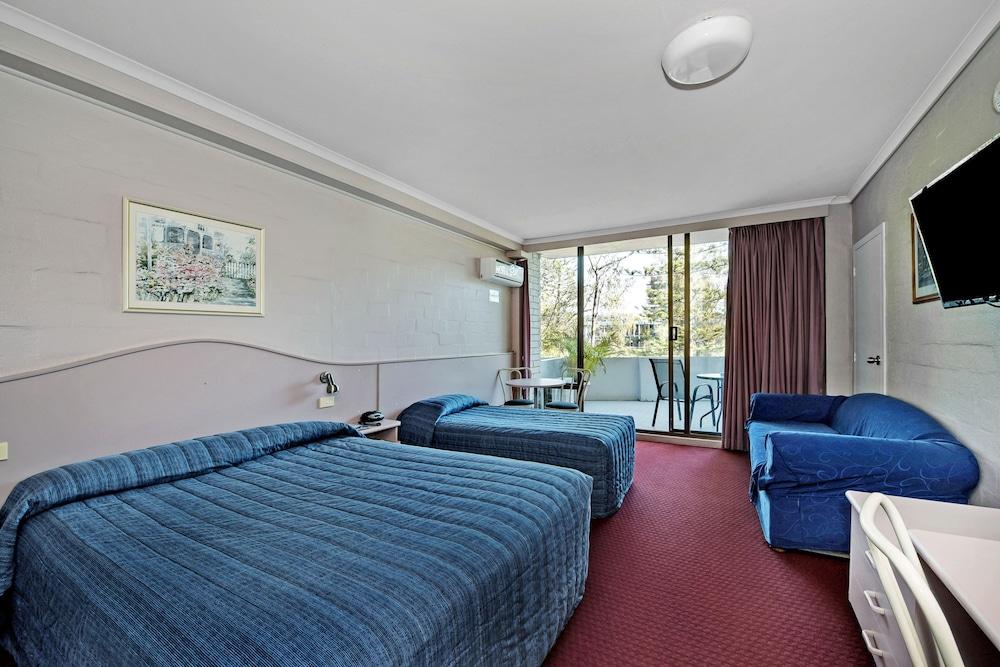 Palm Court Motor Inn Порт-Маккуори Экстерьер фото