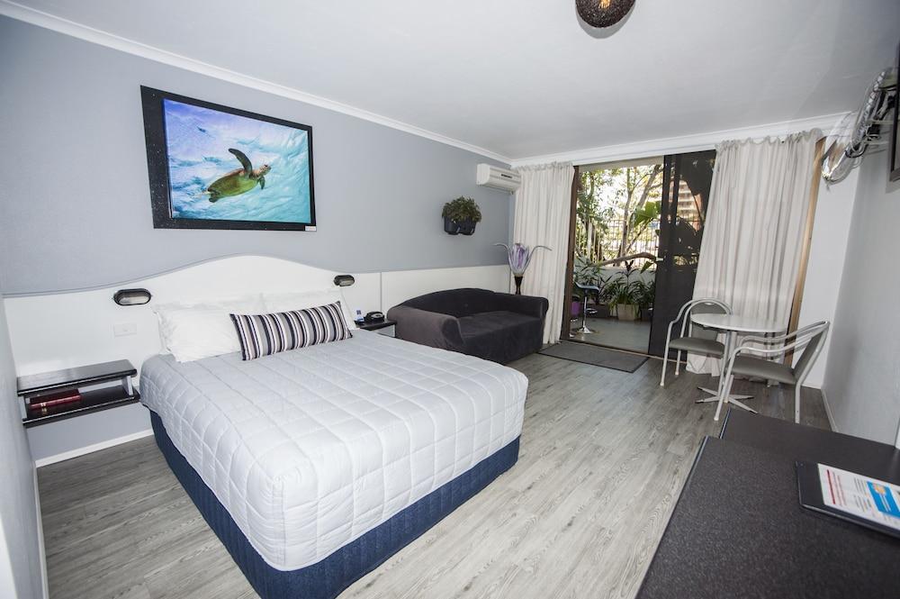 Palm Court Motor Inn Порт-Маккуори Экстерьер фото
