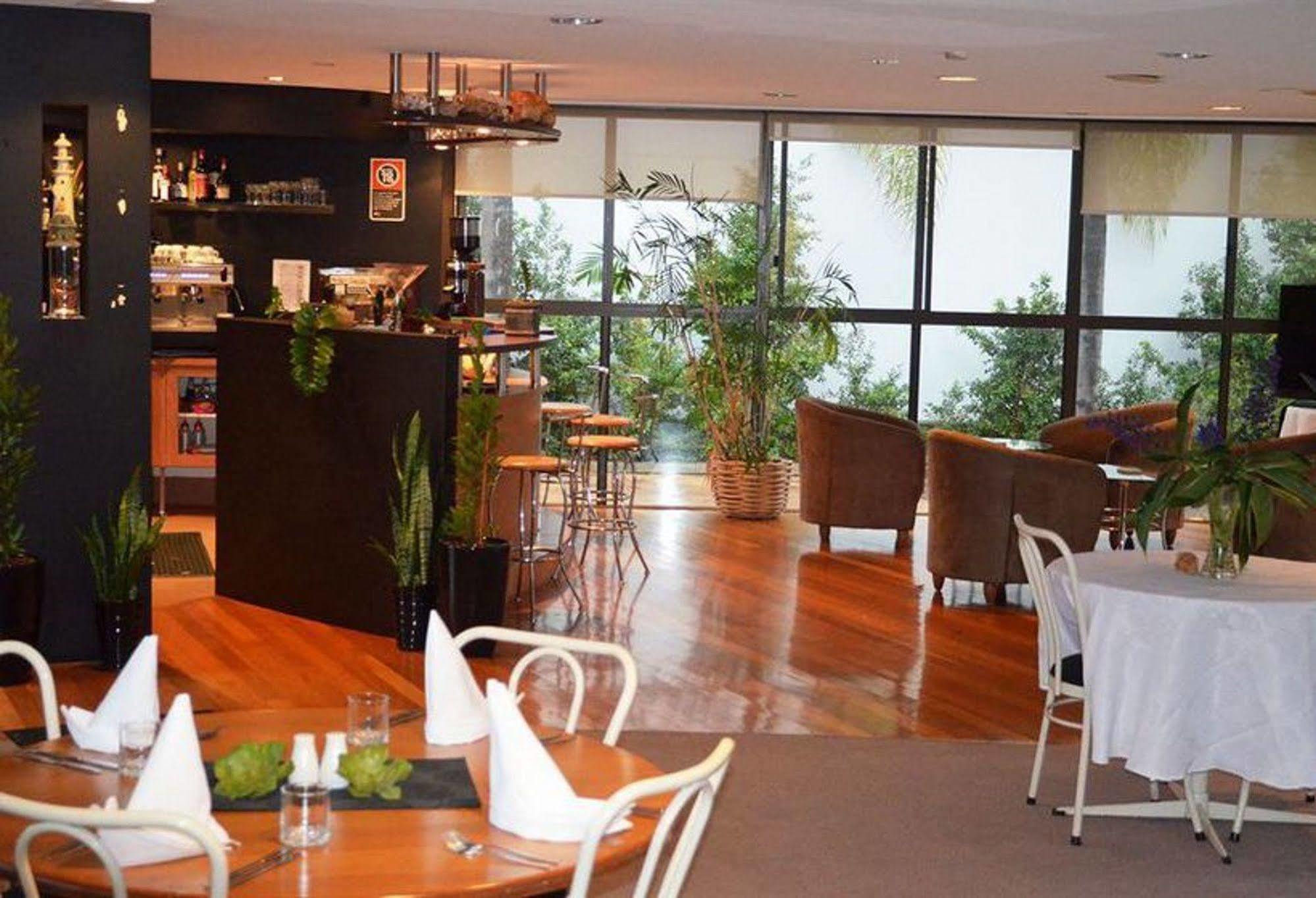 Palm Court Motor Inn Порт-Маккуори Экстерьер фото