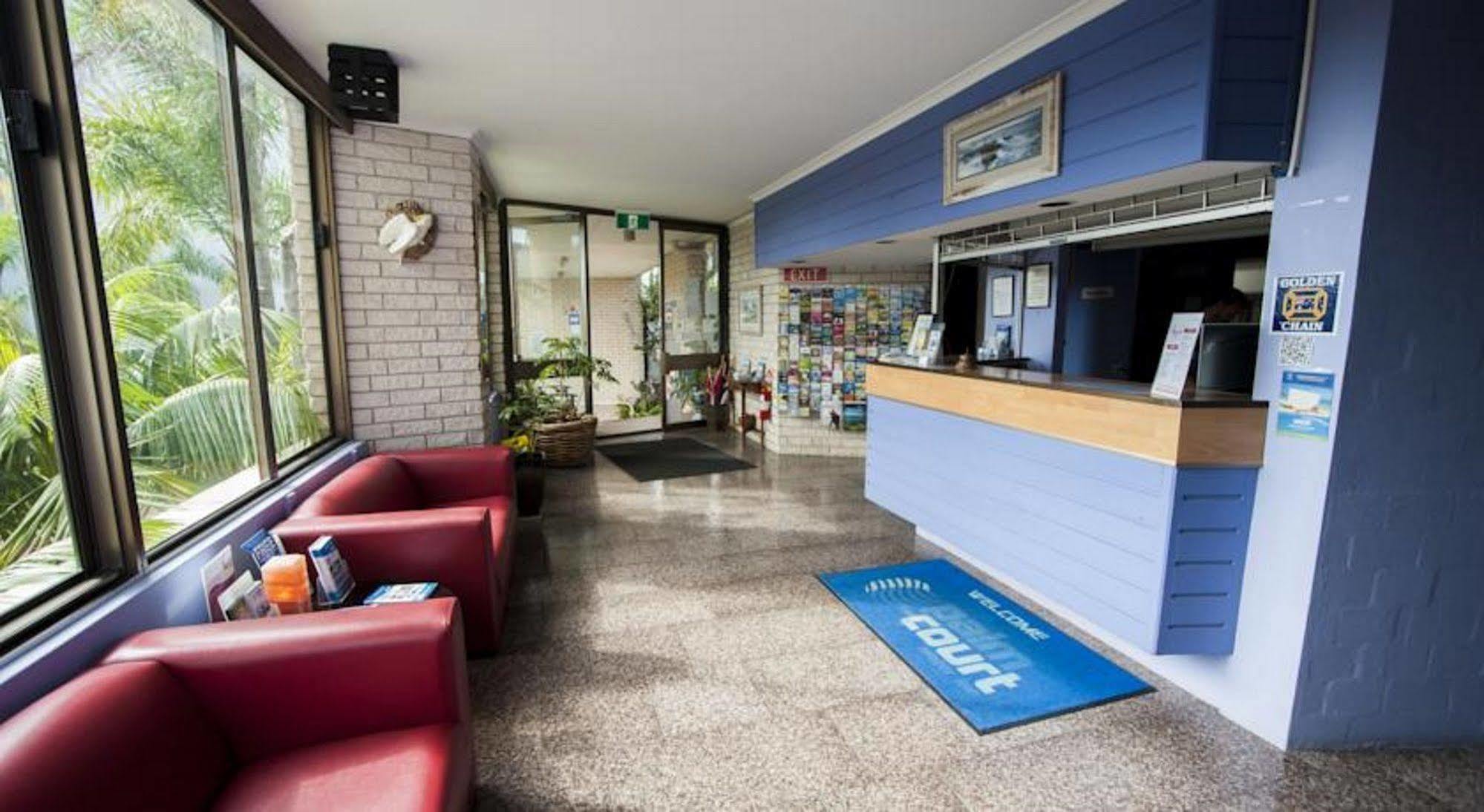Palm Court Motor Inn Порт-Маккуори Экстерьер фото