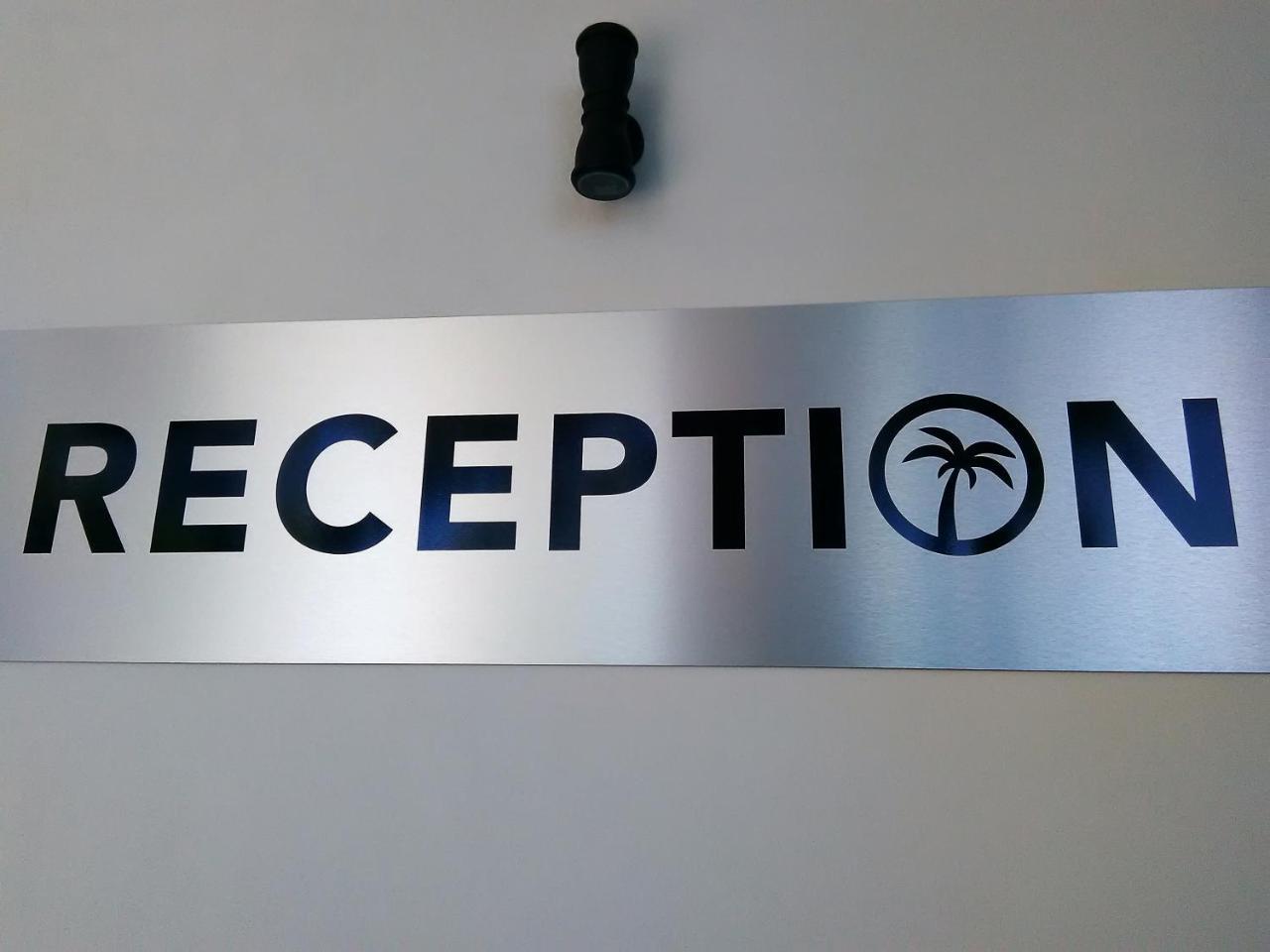 Palm Court Motor Inn Порт-Маккуори Экстерьер фото